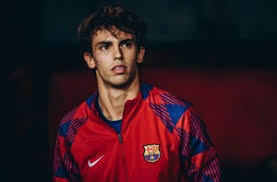 这脚传球太绝了，全队惊呆